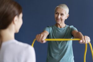 Entrenamiento de miembro superior en paciente con Parkinson supervisado por fisioterapeuta